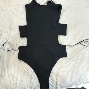 NWT Black Cut-Out Bodysuit Size US 6 MissGuidded